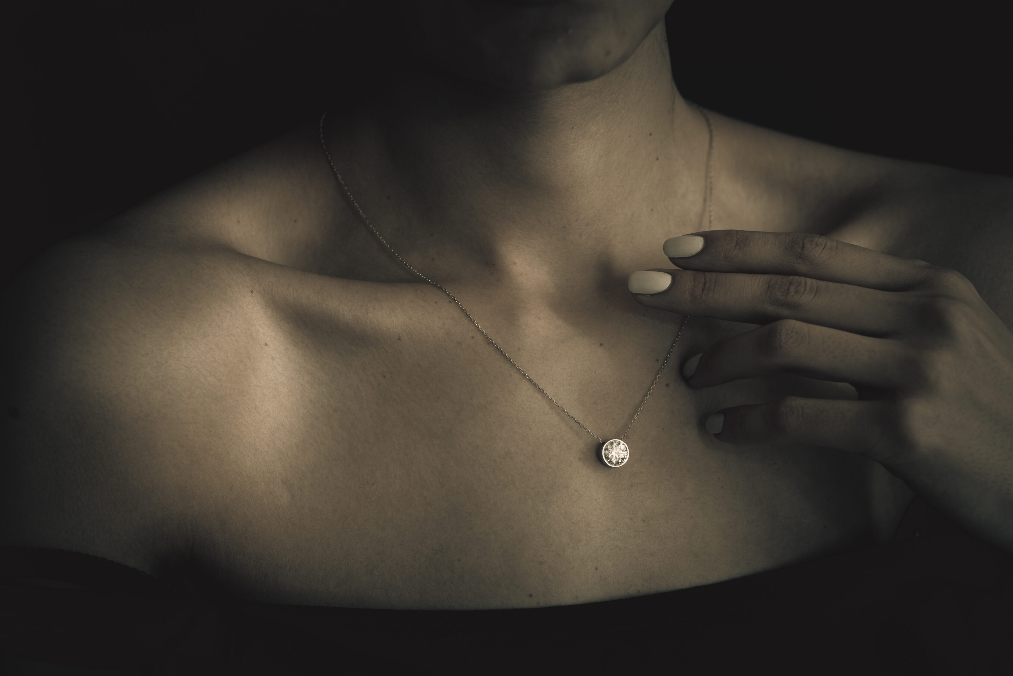 Diamond,Pendant,Necklaces,On,Beauty,Woman