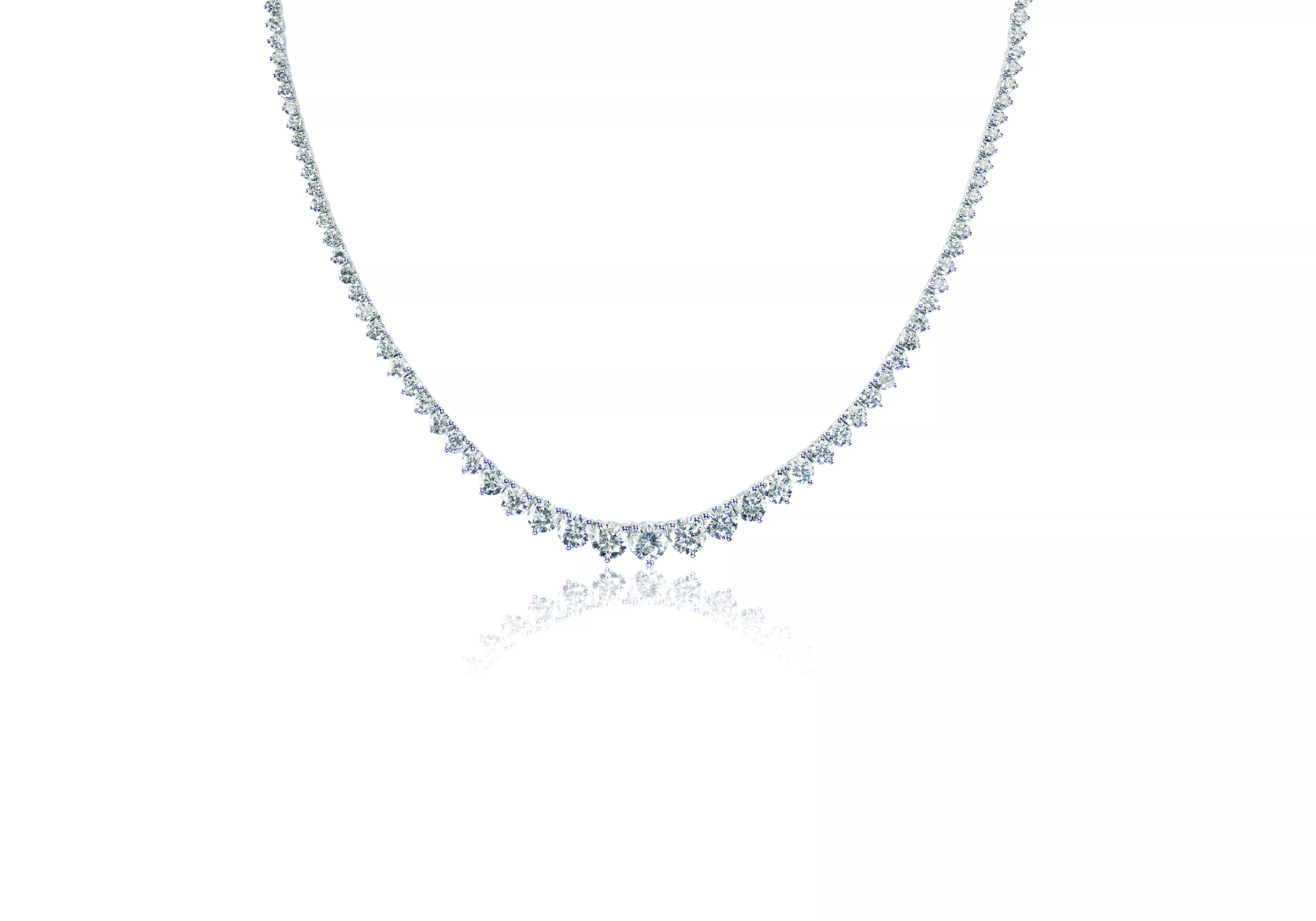 Beautiful,Diamond,Necklace,Isolated,On,White