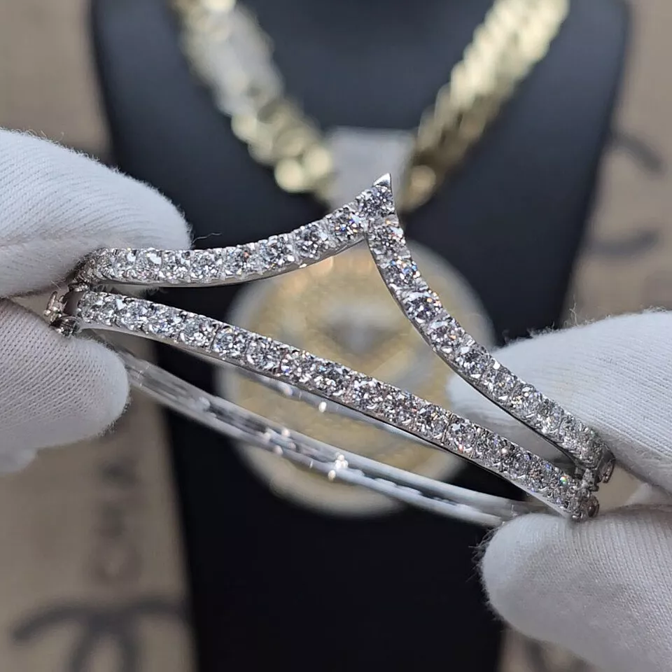 סט צמידים קשיחים 4 קראט יהלומים 44 אבנים משובצות