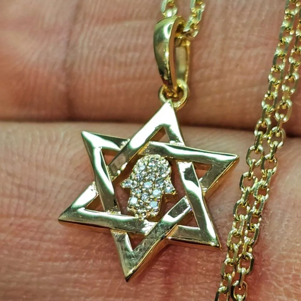 תליון מגן דוד עם חמסה בפנים 0.03 קראט 12 יהלומים משובצים