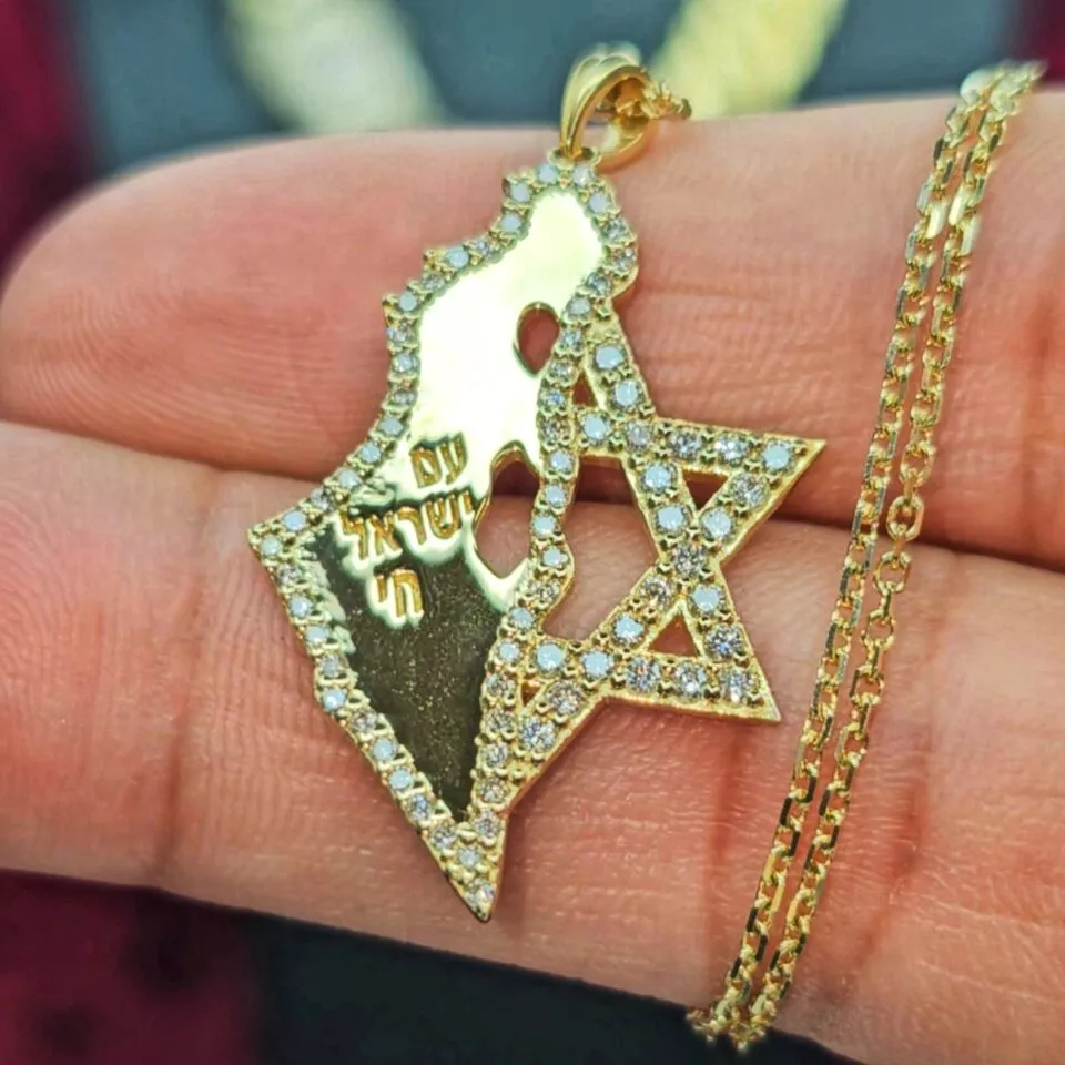 תליון מגן דוד עם מפת ארץ ישראל חצי קראט 73 יהלומים משובצים סביב המפה ובמגן דוד