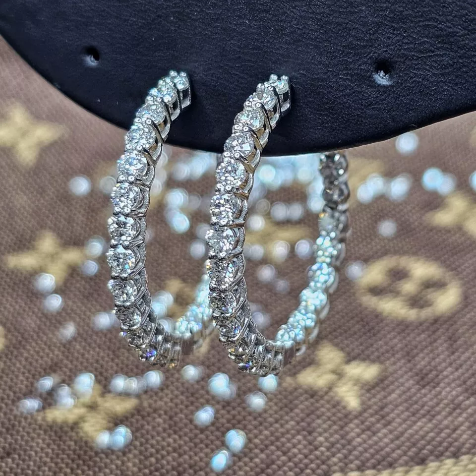 עגילי חישוק 4 קראט סך כל היהלומים