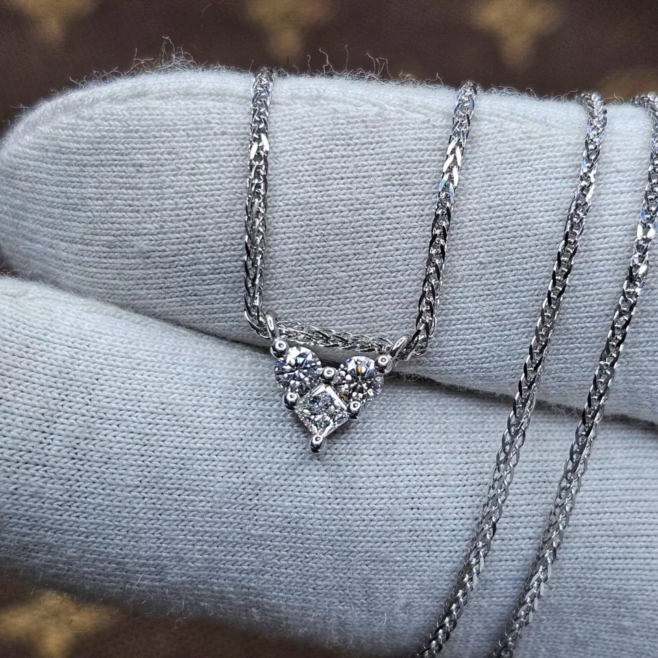 תליון בעיצוב לב מיהלומים 0.25 קראט יהלומים