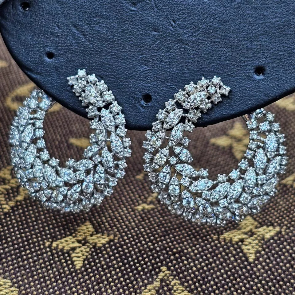 עגילים יהלומי מעבדה מעוצבים משקל היהלומים 4 קראט 230 יהלומים משובצים