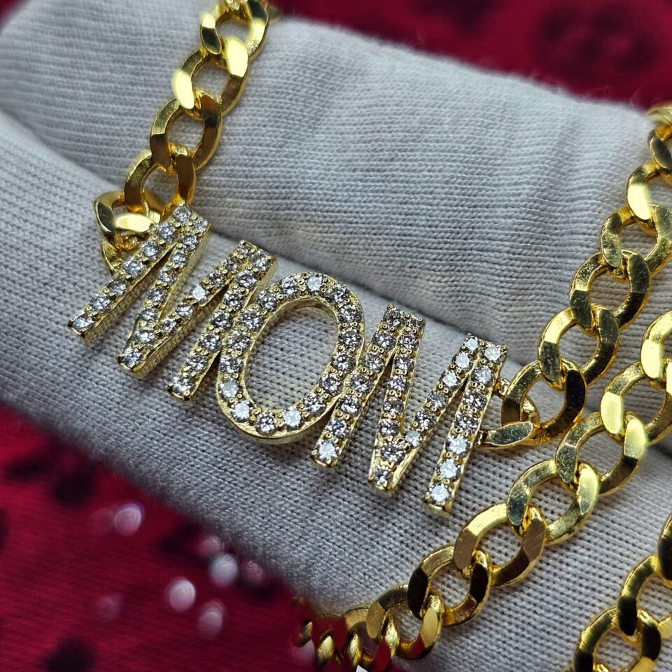 תליון MOM לאמא יהלומי מעבדה 1 קראט משקל היהלומים משובצים 72 יהלומים